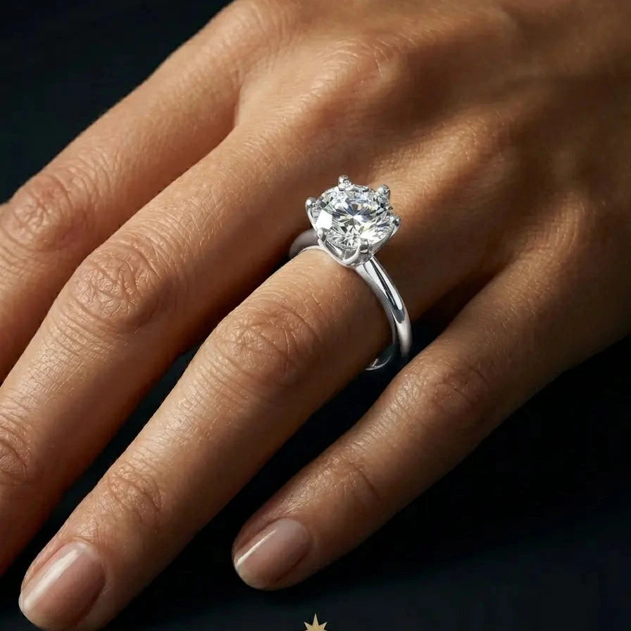 Lumière Solitaire Ring · Moissanite