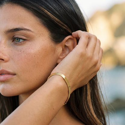 Vida Gold Herringbone Bracelet