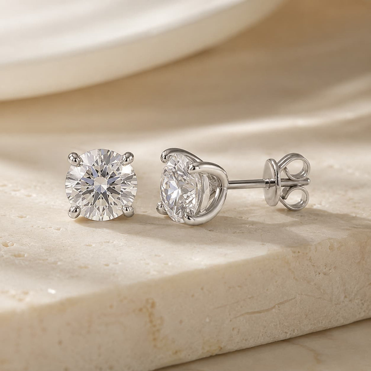 Lumière Studs · Moissanite