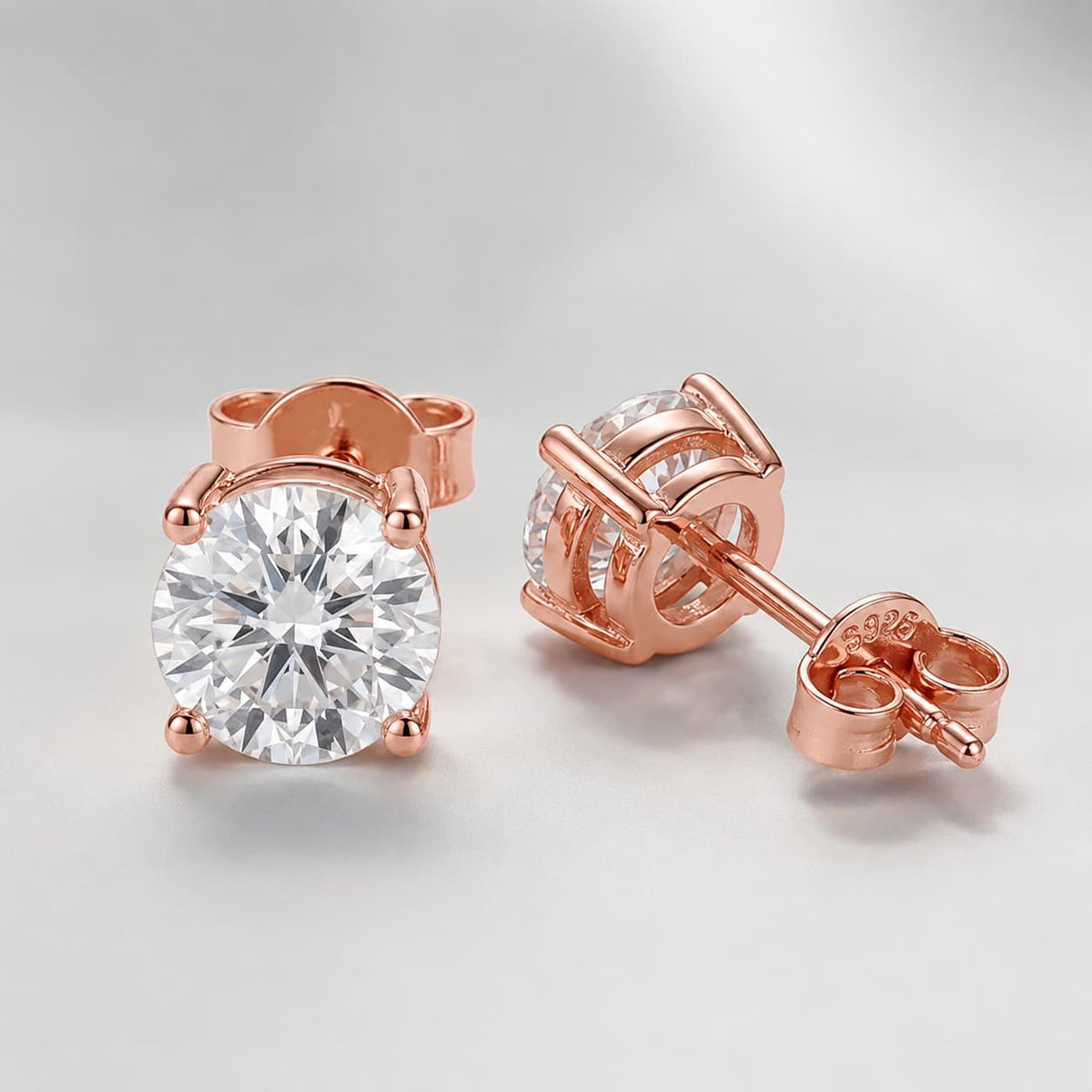 Éclat Studs · Moissanite