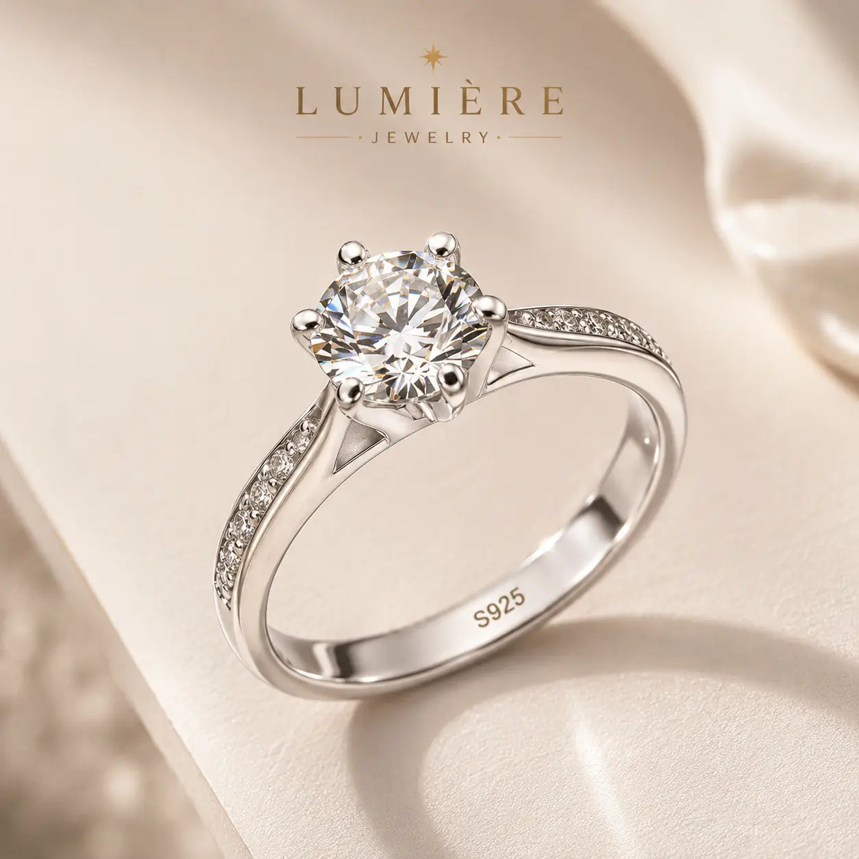 Grand Solitaire Ring · Brilliant-Cut Stone