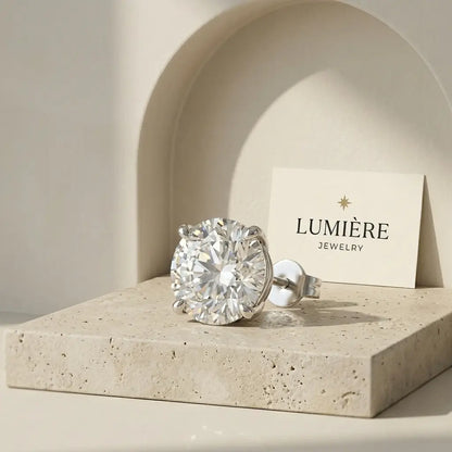Lumière Studs · Moissanite