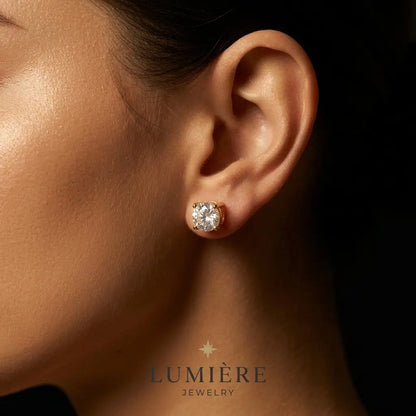 Éclat Studs · Moissanite