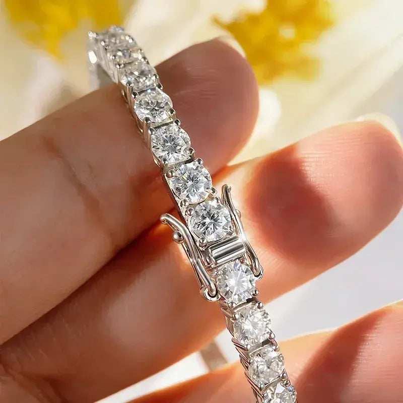 Lumière Tennis Bracelet · Moissanite
