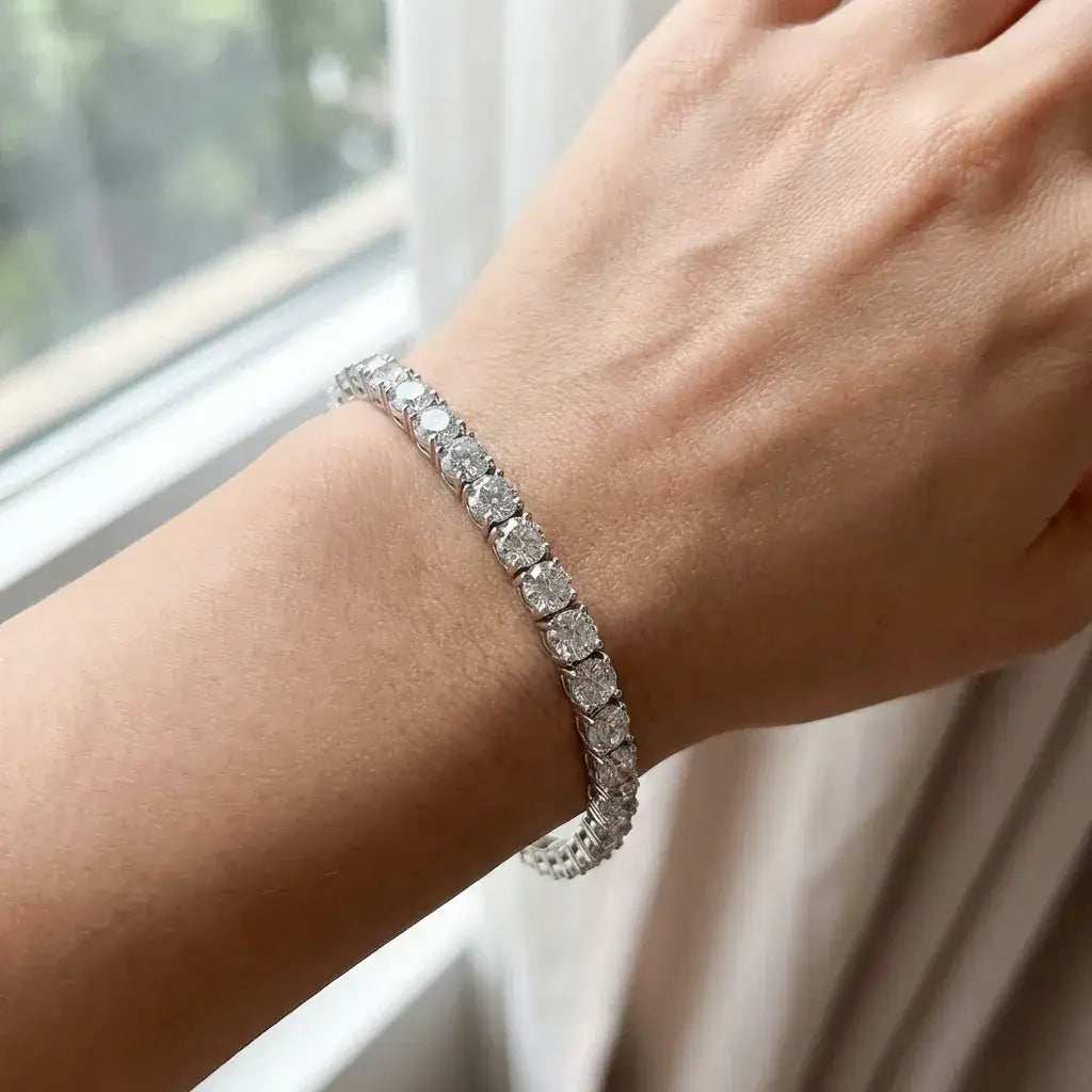 Lumière Tennis Bracelet · Moissanite