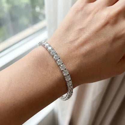 Lumière Tennis Bracelet · Moissanite