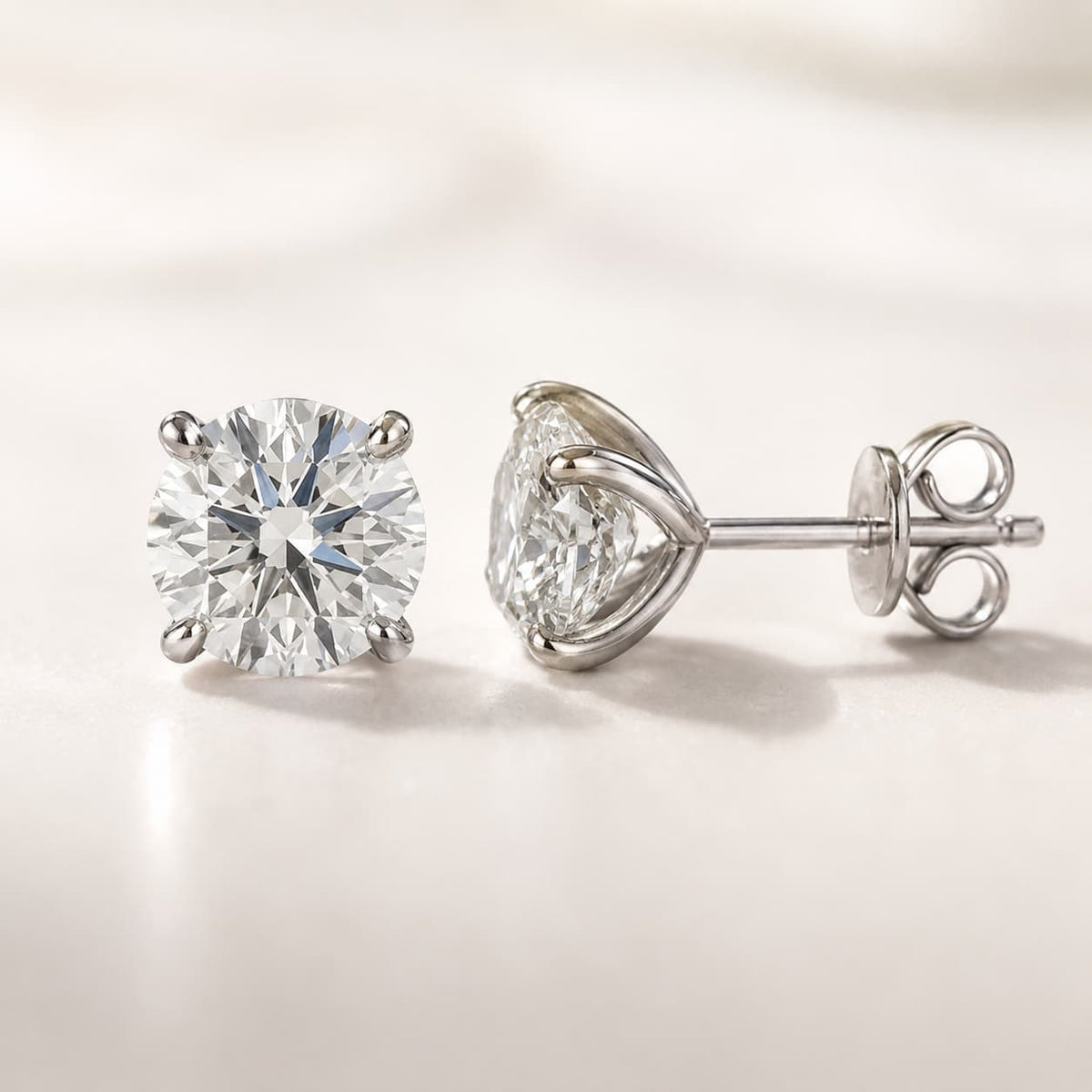 Lumière Studs · Moissanite